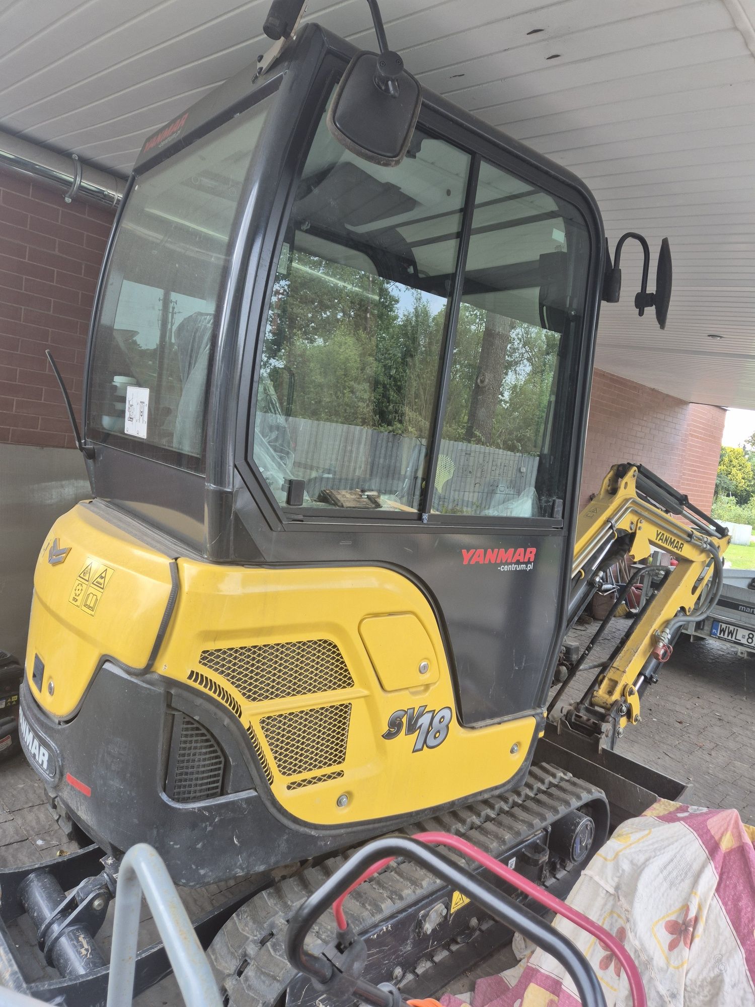 Minikoparka Yanmar SV18