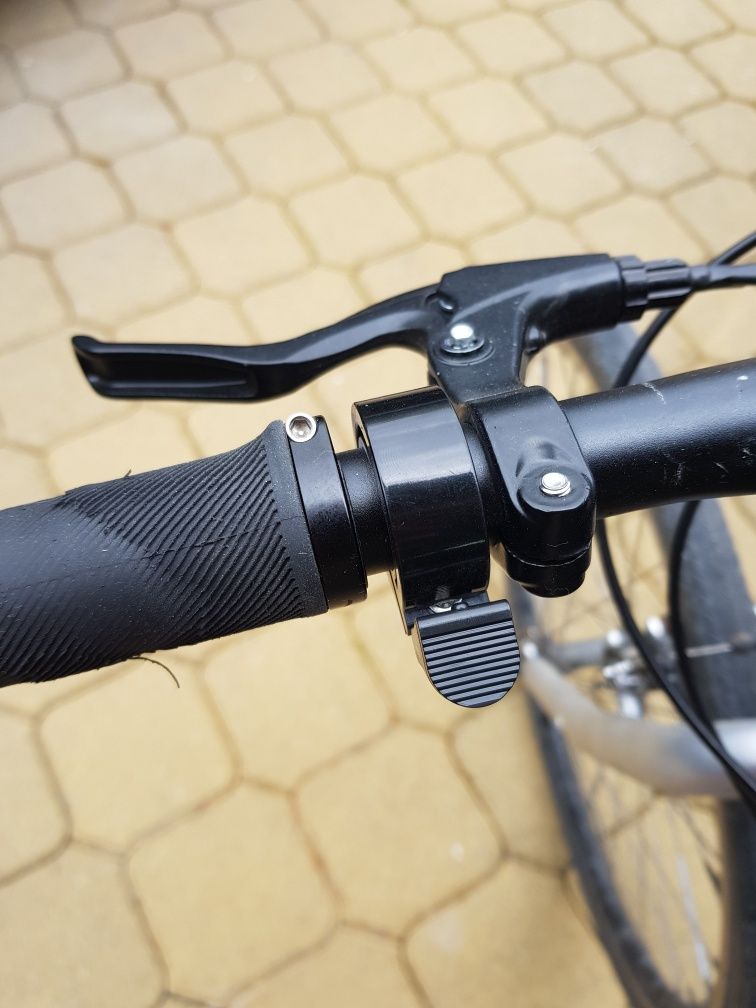 Dzwonek rowerowy na kierownicę