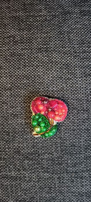 Брошь "Вишни" ручная работа