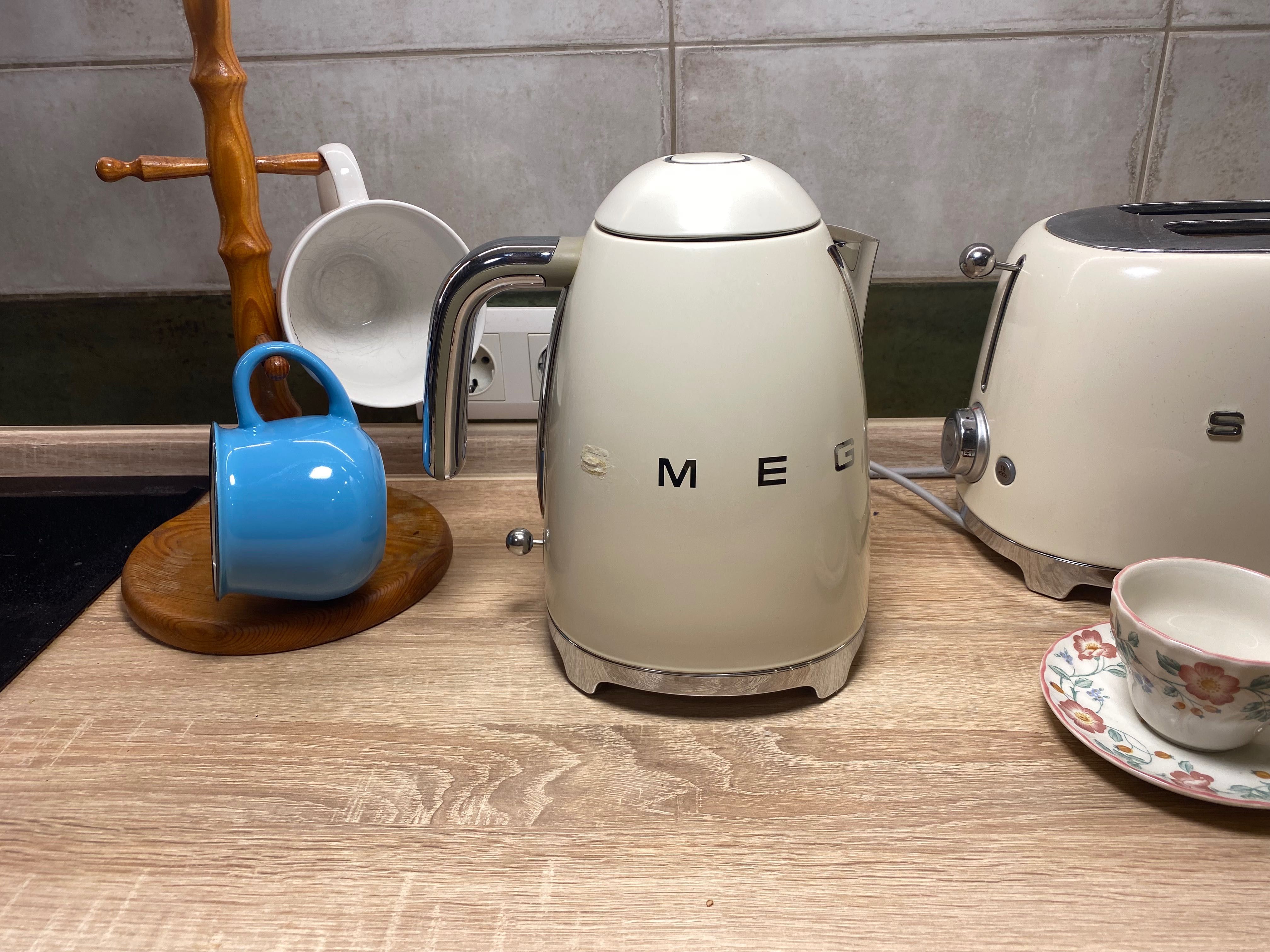 Чайник SMEG KLF01CR Cream Кремовий, робочий