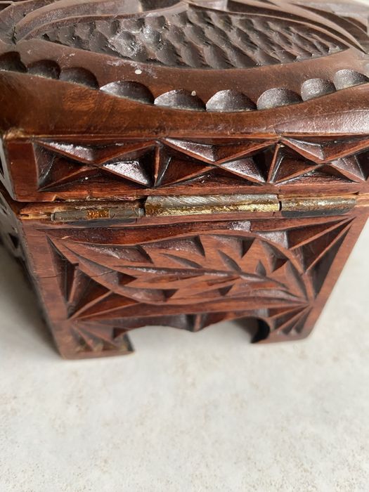 Шкатулка деревянная резьба по дереву