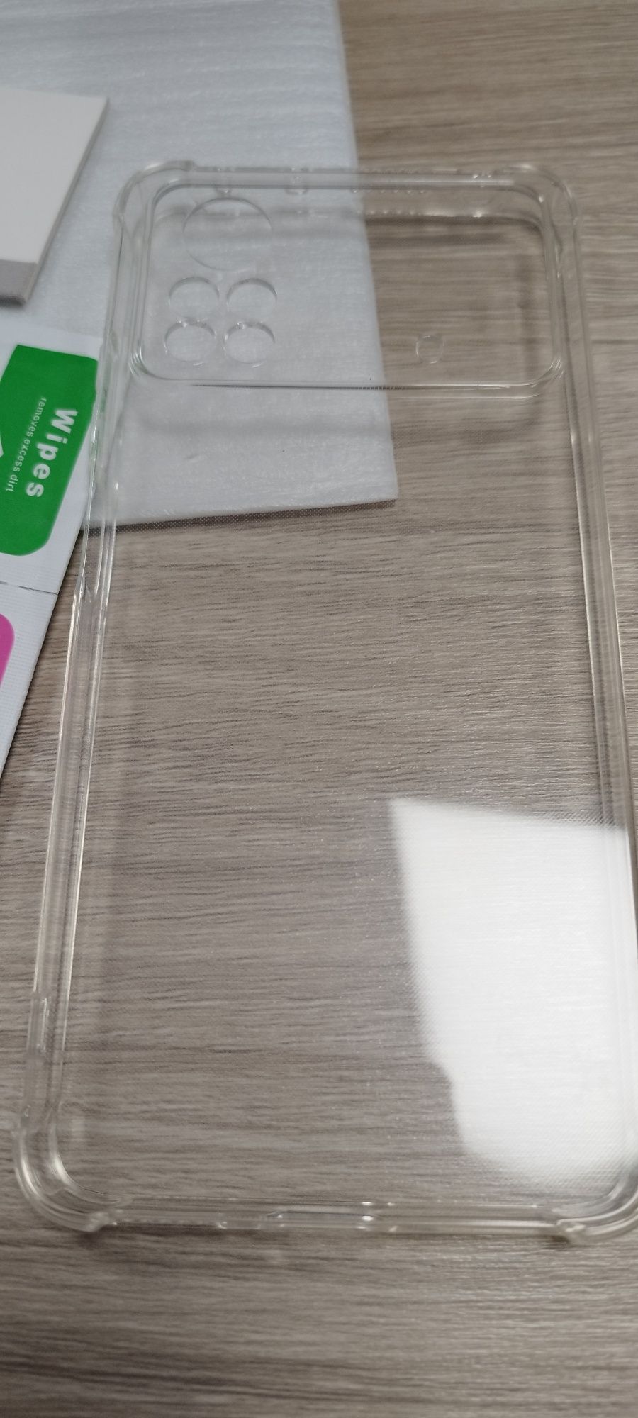Etui na telefon i trzy szkła ochronne
