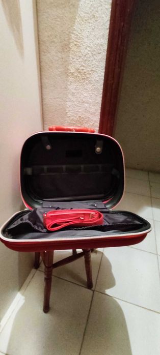 Mala de viagem pequena, vermelha