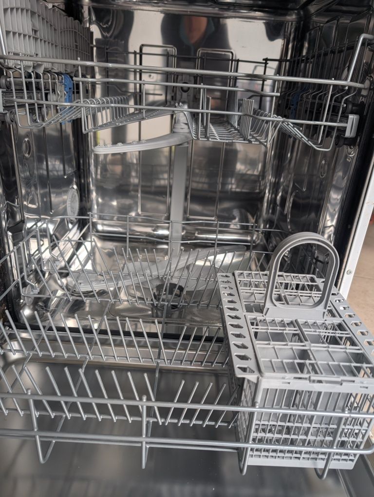 Máquina de lavar loiça Indesit