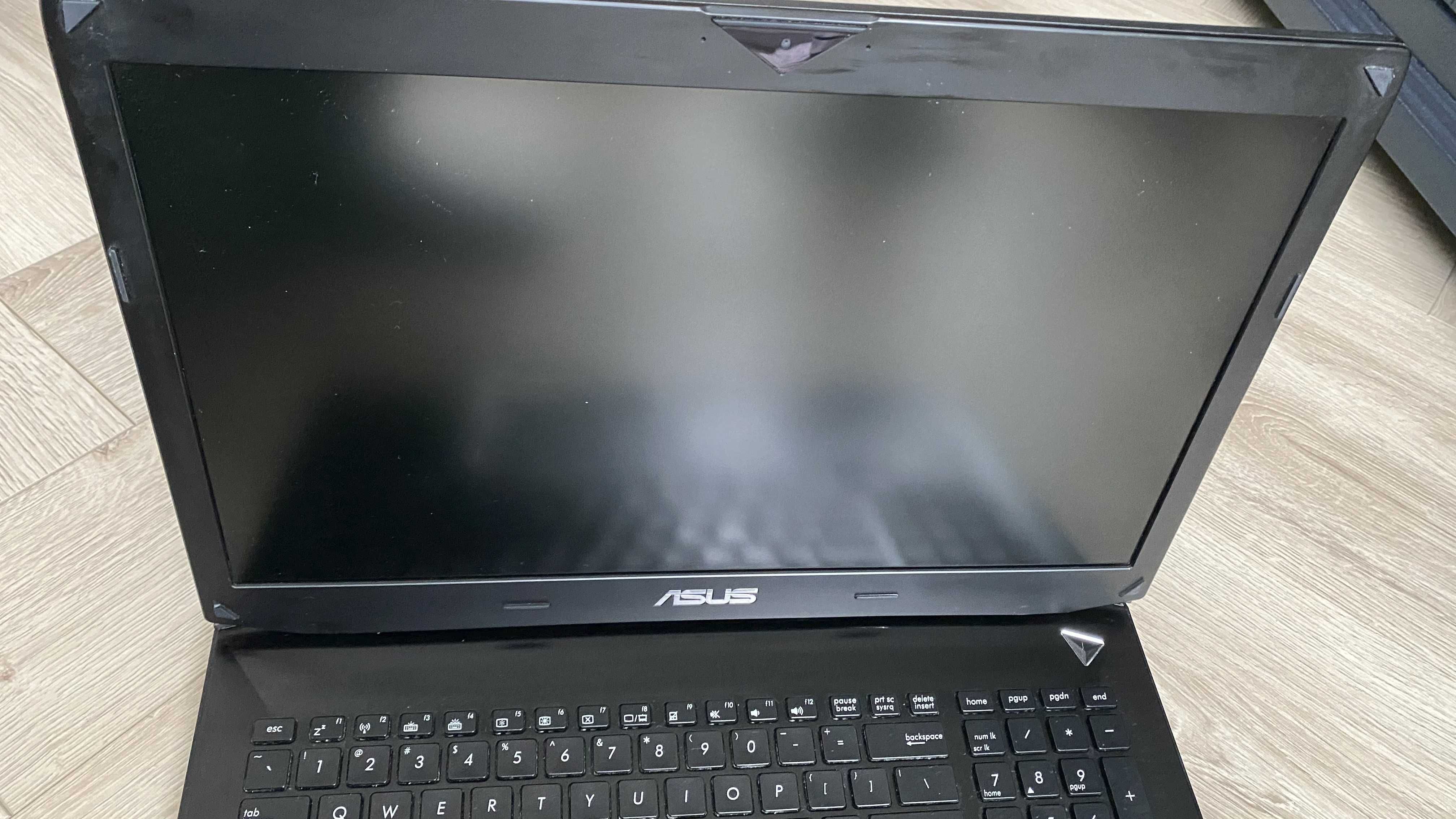 Laptop ASUS ROG G750JM uszkodzony