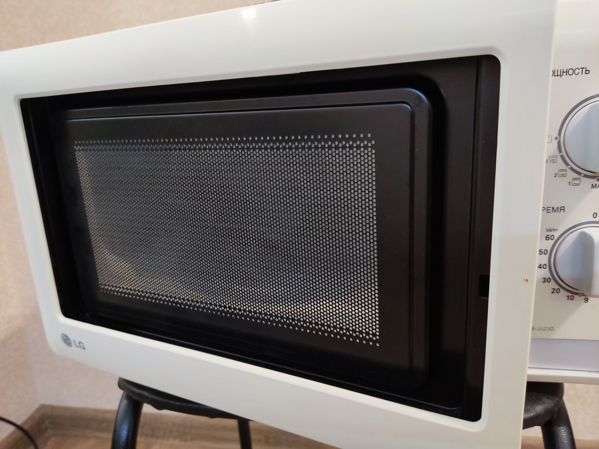 Мікрохвильова піч, LG MB-3929G