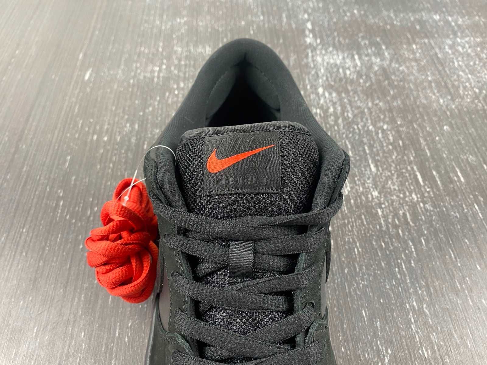 Nike SB Dunk Low - Black Pigeon