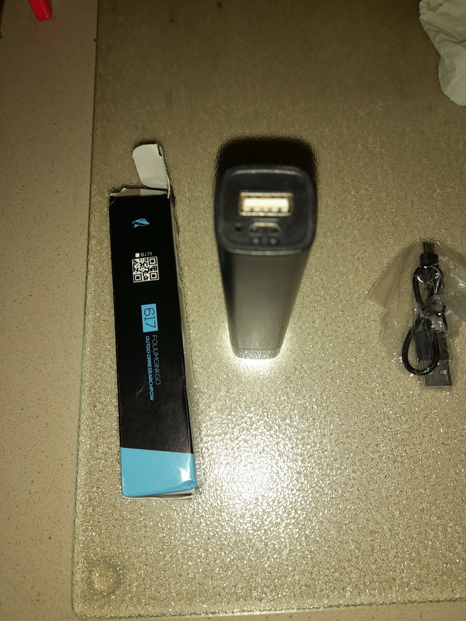 Lanterna/ Powerbank tática LED bateria lítio recarregável