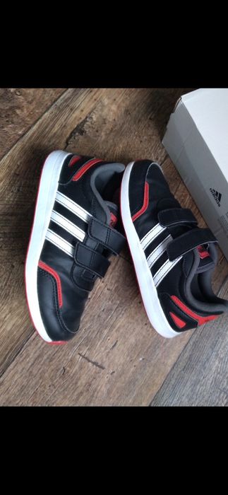 Chłopięce lekkie buty adidas rozmiar 28 i rozmiar 29