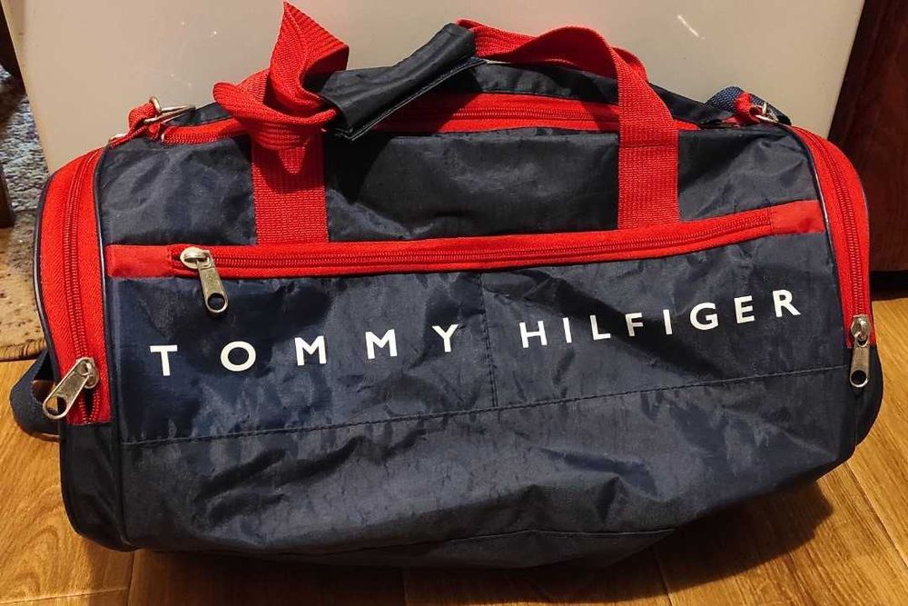 Спортивна сумка від Tommy Hilfiger