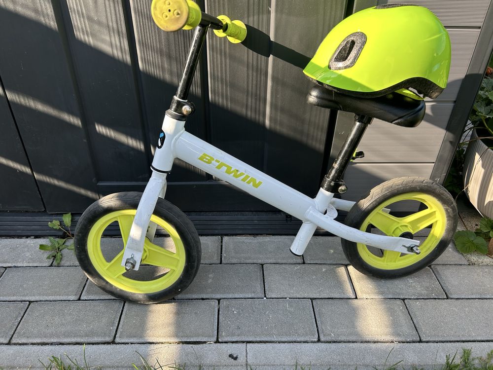Rowerek biegowy z kaskiem