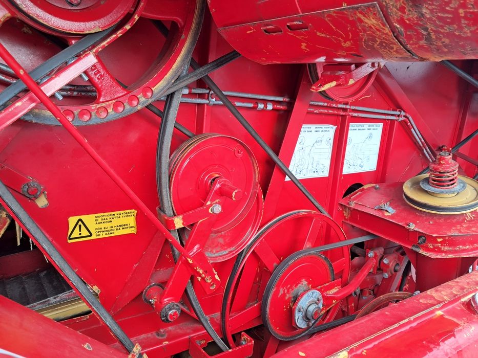 Комбайн Massey Ferguson 330!