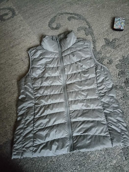 Жилетка Uniqlo, пухова, ультралегка, оригінальна.