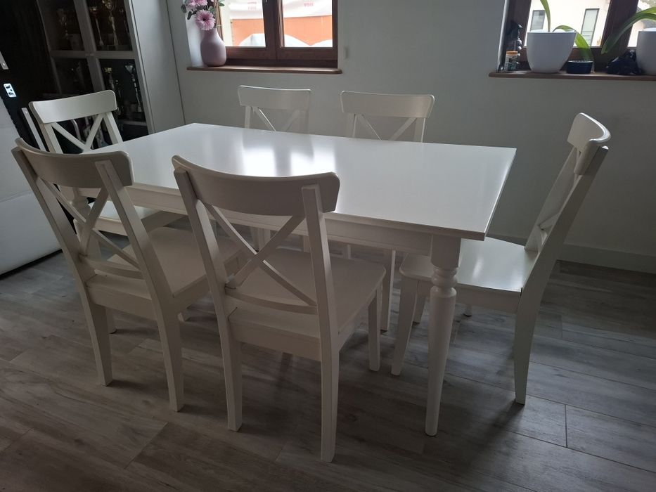 Biały stół Ikea plus 6 krzeseł