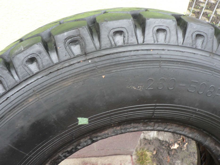 Opona 900/20 z dętką i fartuchem .