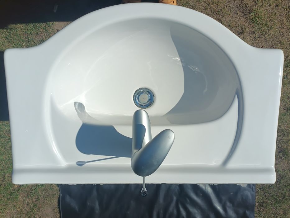 Dwie szafki łazienkowe góra i dół