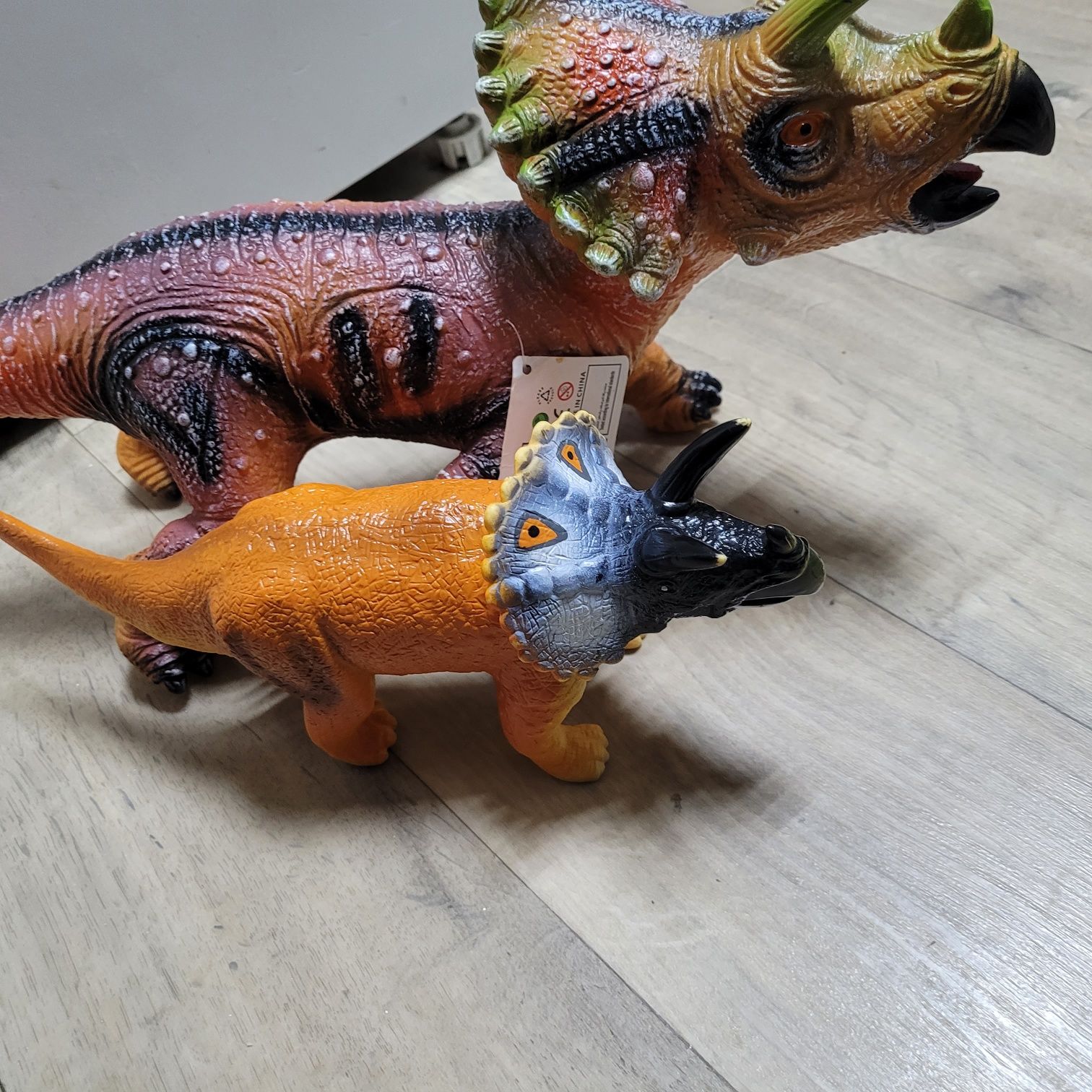 Mega gumowy dinozaur z dzwiekiem