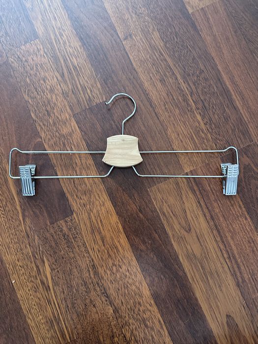 Wieszak drewniany Ikea na ubrania i spodnie