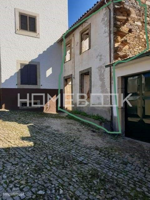 Localizaçao!!! Casa em ruinas para restaurar - centro da vila