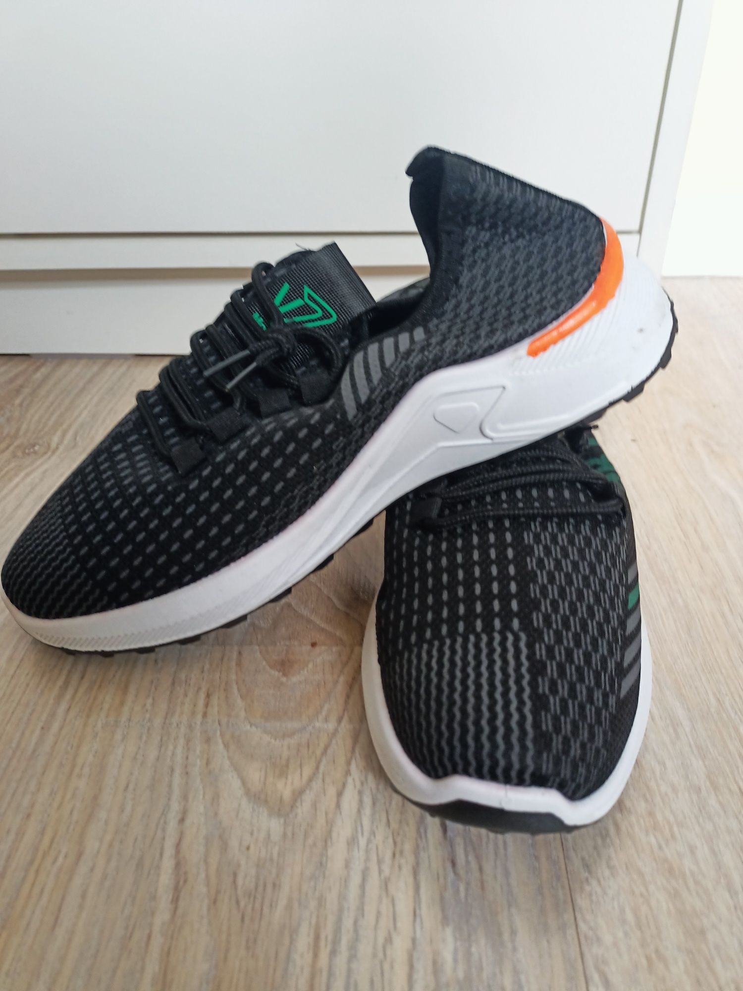 Sprzedam buty męskie sportowe