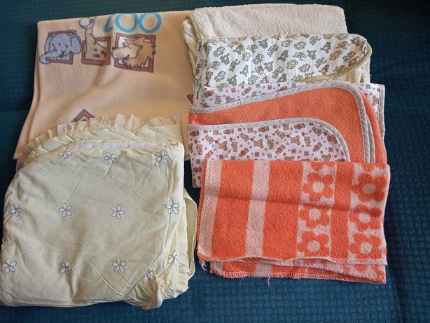 Wyprawka- 4 kocyki, rożek i duży ręcznik z kapturem niemowlęcy