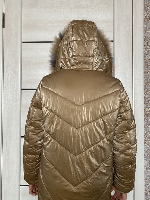 Шикарное зимнее золотое пальто на девочку