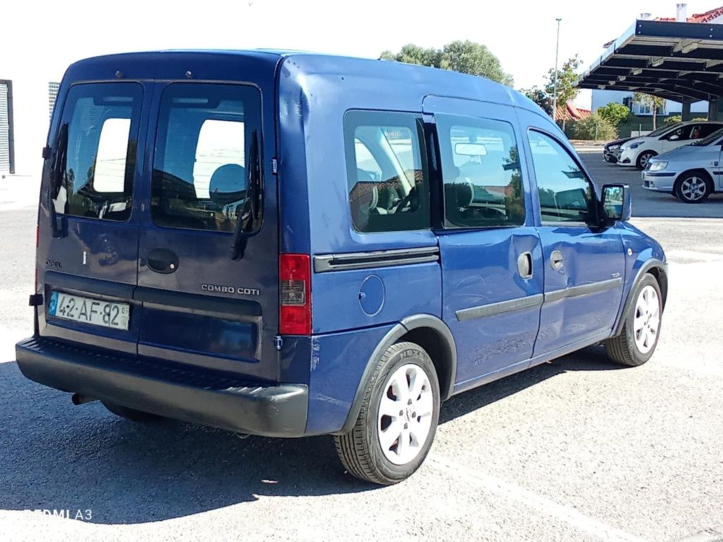 Opel Combo  5Lug / Comercial  Ano2005