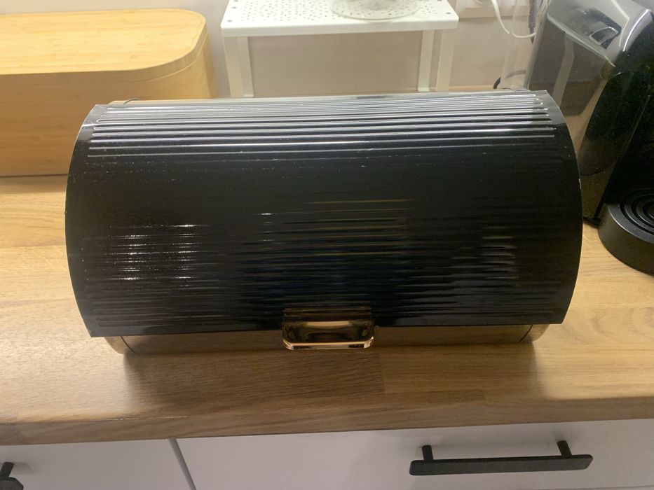 Czarny chlebak zakupiony w TK MAX- metalowy