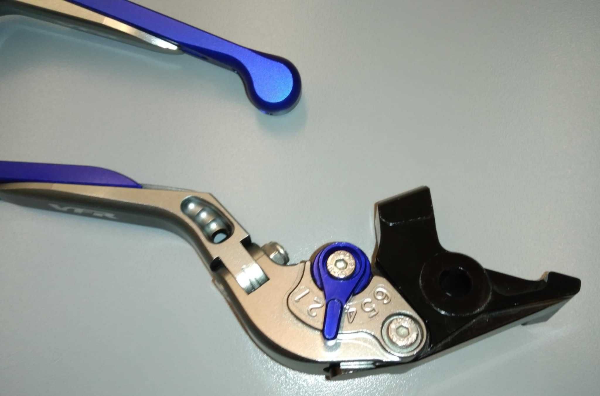 Klamki [aluminium] łamane/regulowane z emblematem VFR [stan bdb]