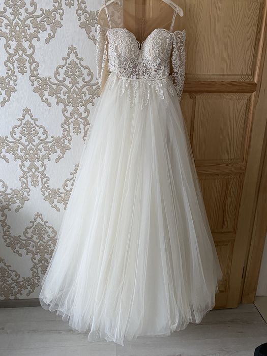 Весільна сукня (розмір М)