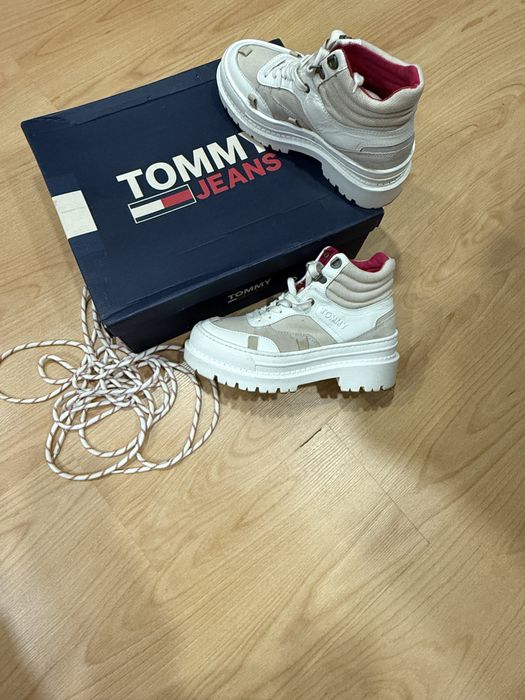 Ботинки почти новые,один раз носили.