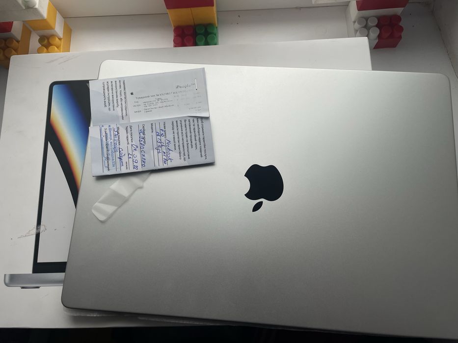 Macbook Pro 16 на чіпі M1 Pro офіційний