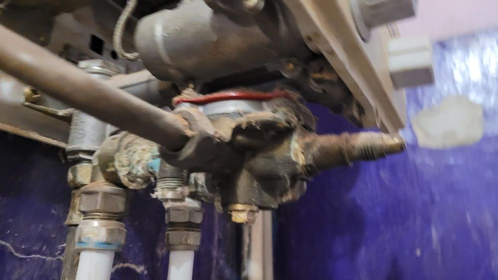 Продам газову колонку Vaillant