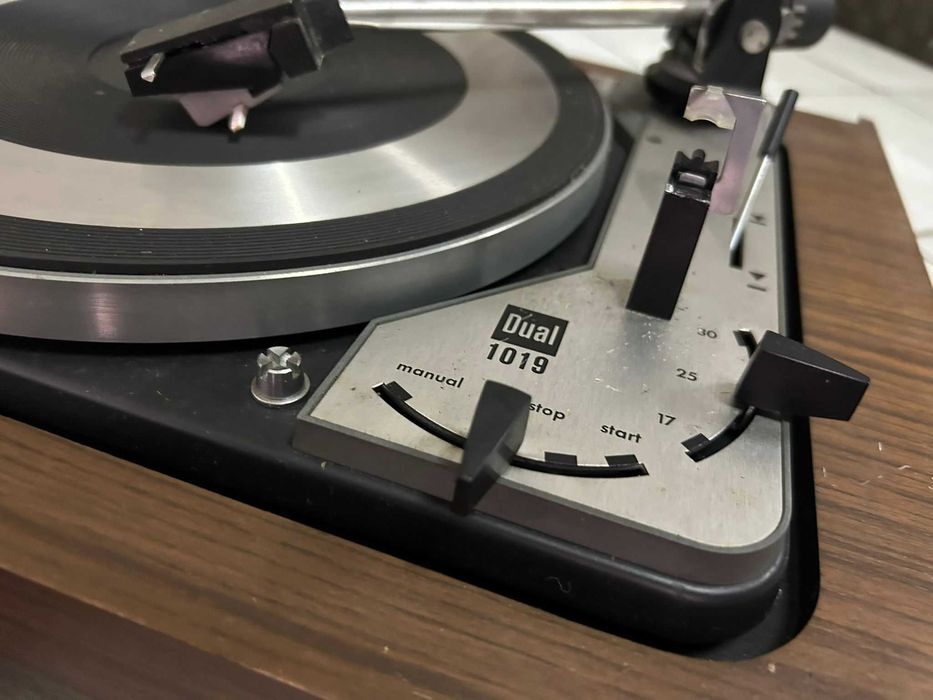 Gira-Discos Vintage Dual 1010A – Clássico Alemão