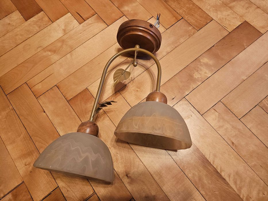 2 lampy sufitowe wiszące i lampka