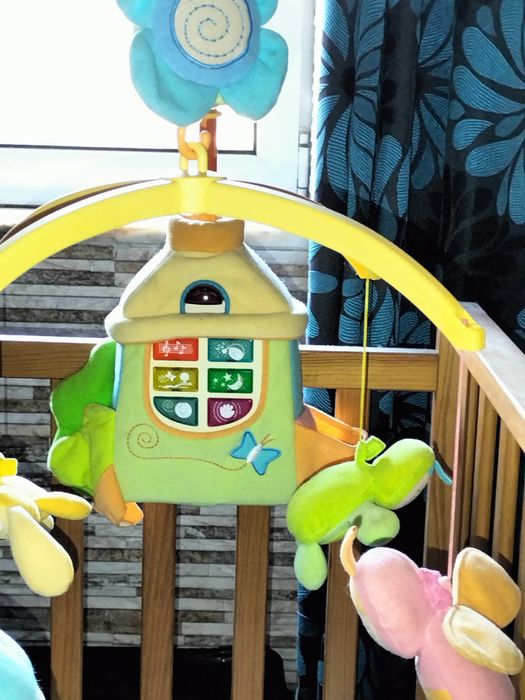 Brinquedo cama bebé