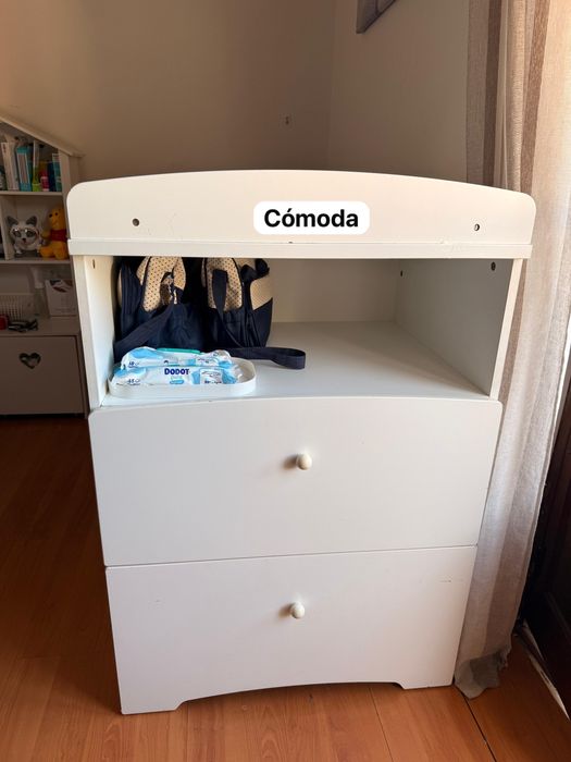 Berço evolutivo com colchao e estantes infantis 200€ TUDO