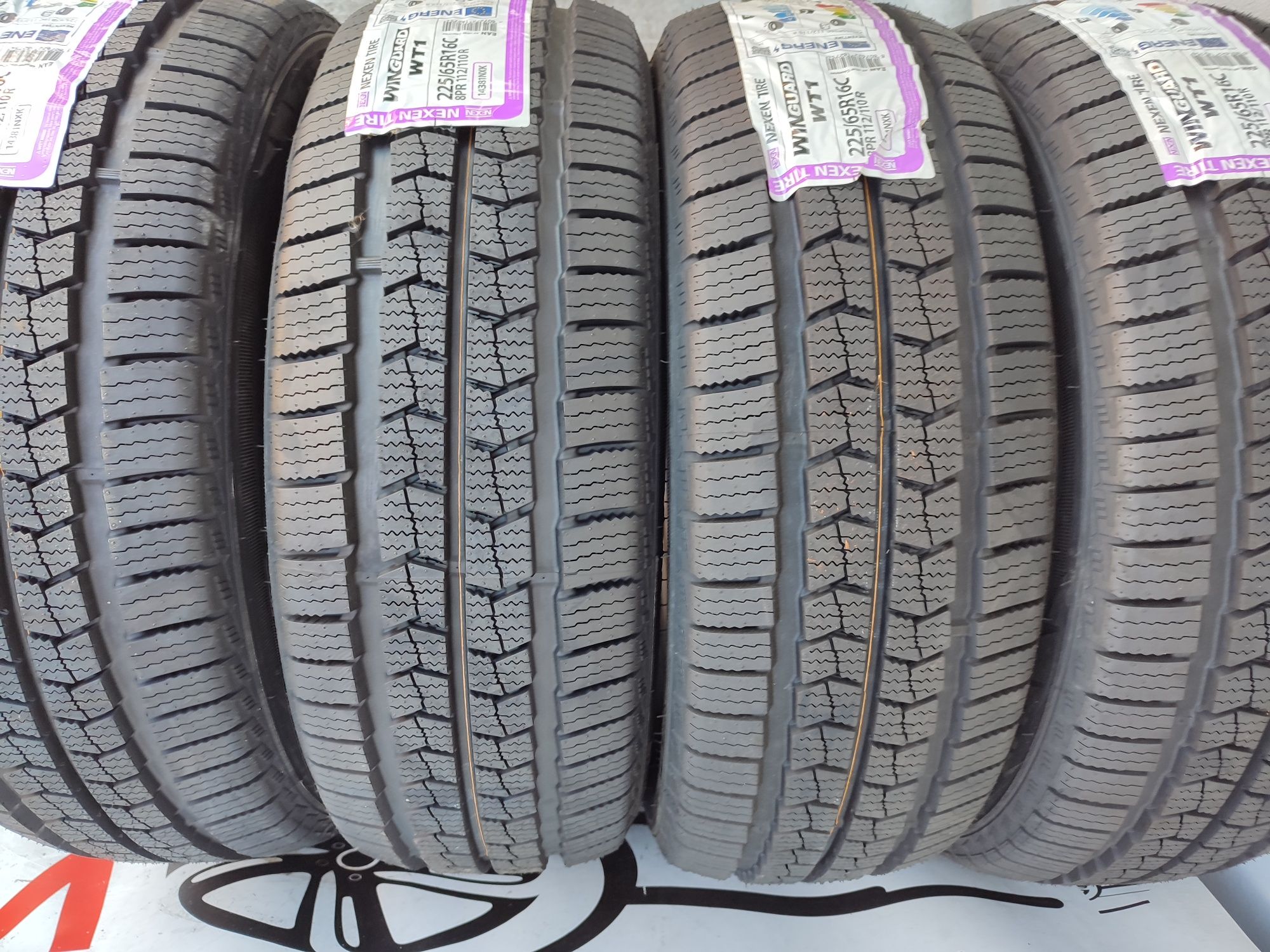 225/65r16C 112/110R Nexen Tire