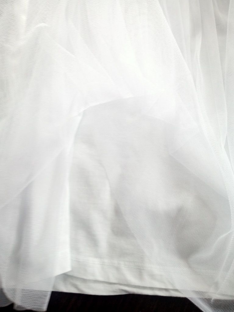 Elegancka sukienka tiulowa