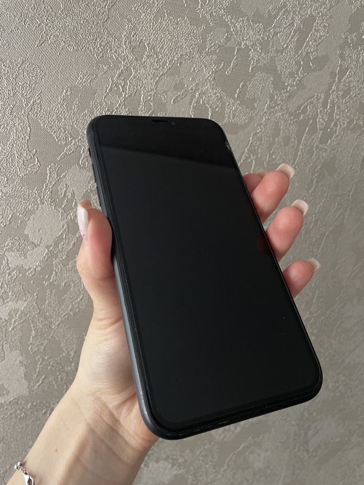 iPhone XR black 64 gb
