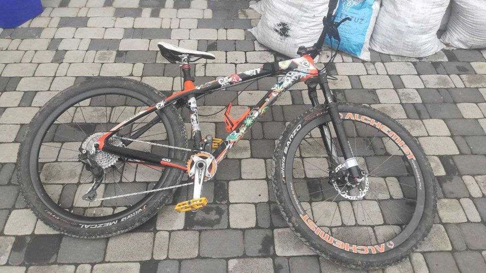 Топовий карбоновий велосипед kellya hacker 30 2015 на карюон колесах.