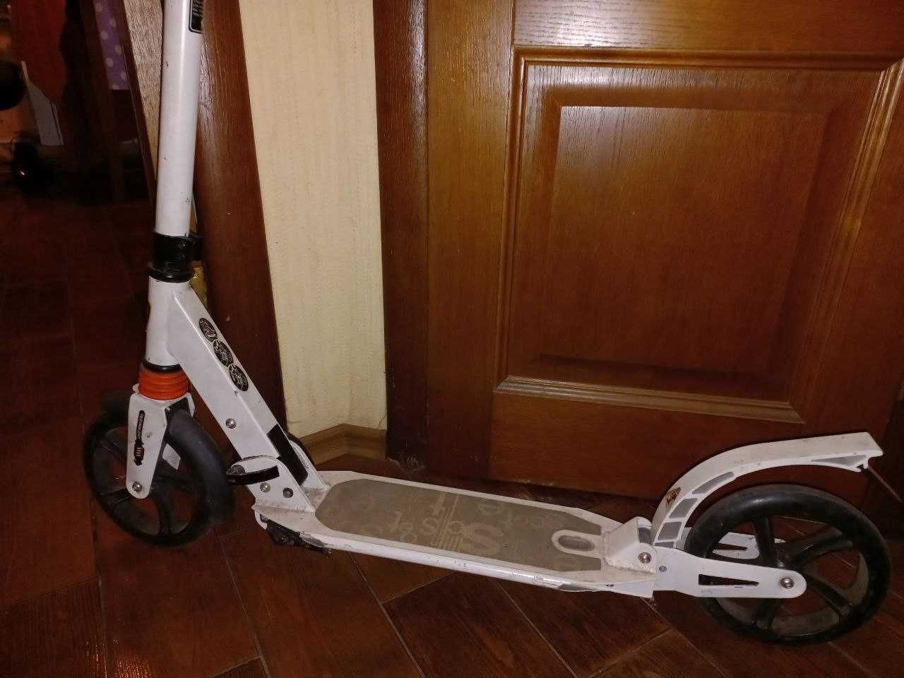 СамокатUrbat Scooter