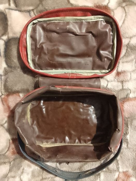 Лот.Аптечки СССР 2шт.за 70грн.