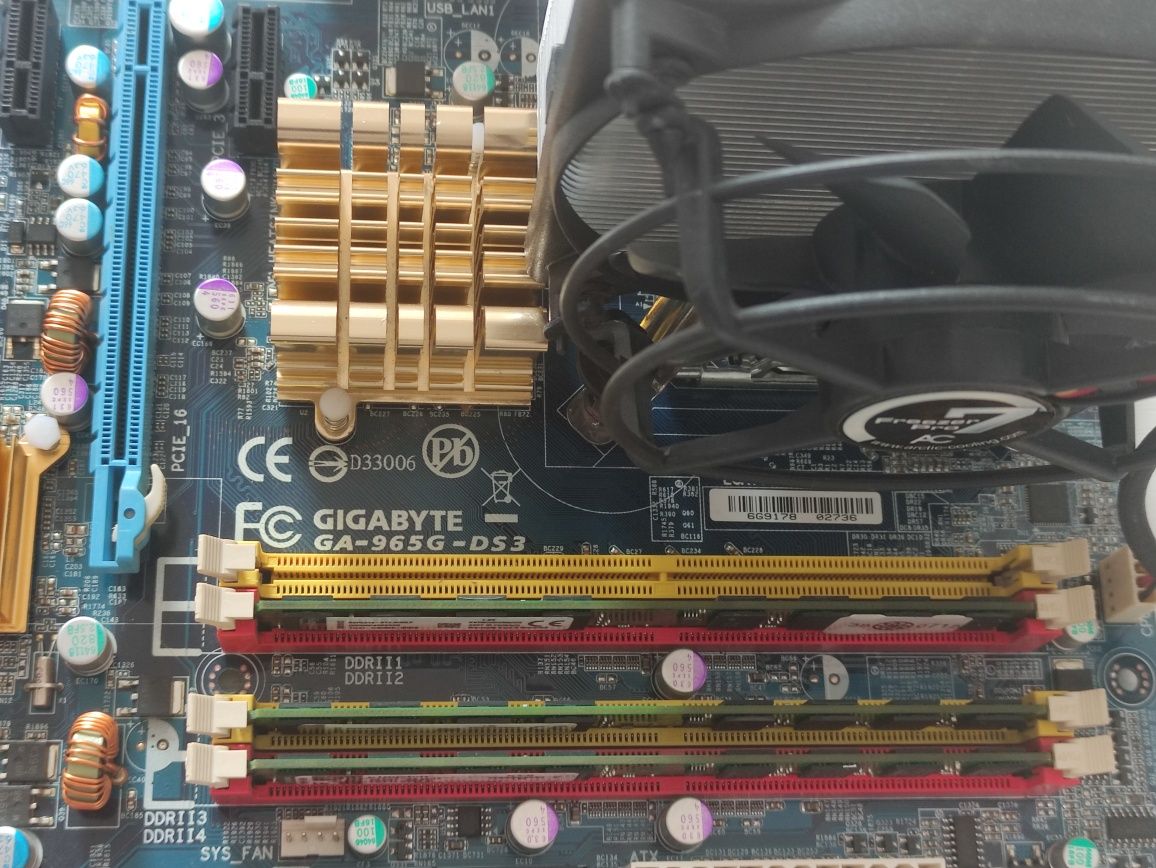 Gigabyte GA-965G DS3 + q6700 + 6 Gb DDR2