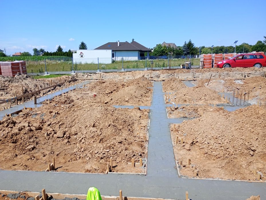 Budowa domów, budynków gospodarczych.