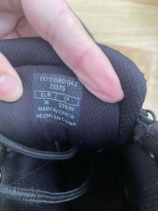 Botas da Oysho (neve/caminhada)