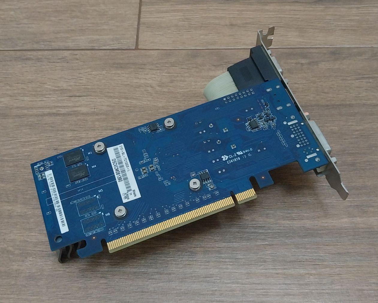 Placa gráfica Asus GT210 com 1 Gb DDR3