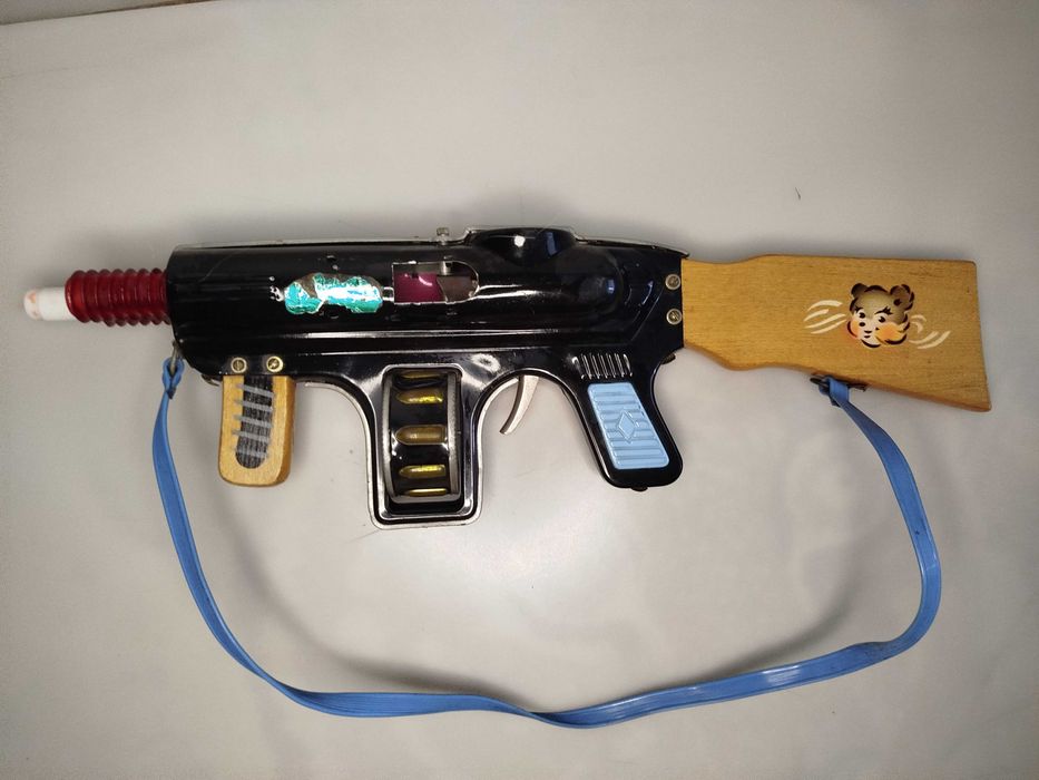 Metalowa Zabawka z PRL u