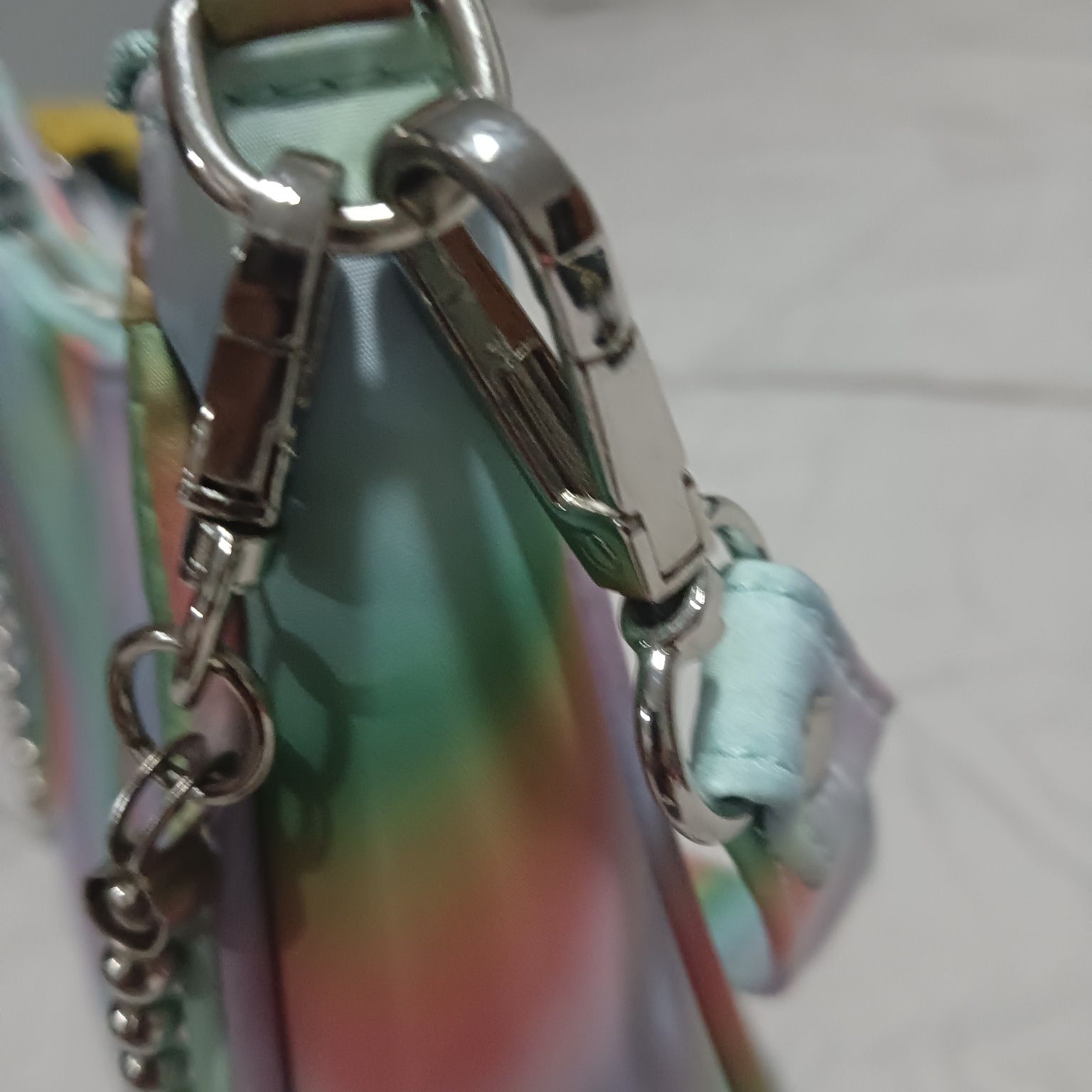 Bolso Arcoiris con apliques metálicos