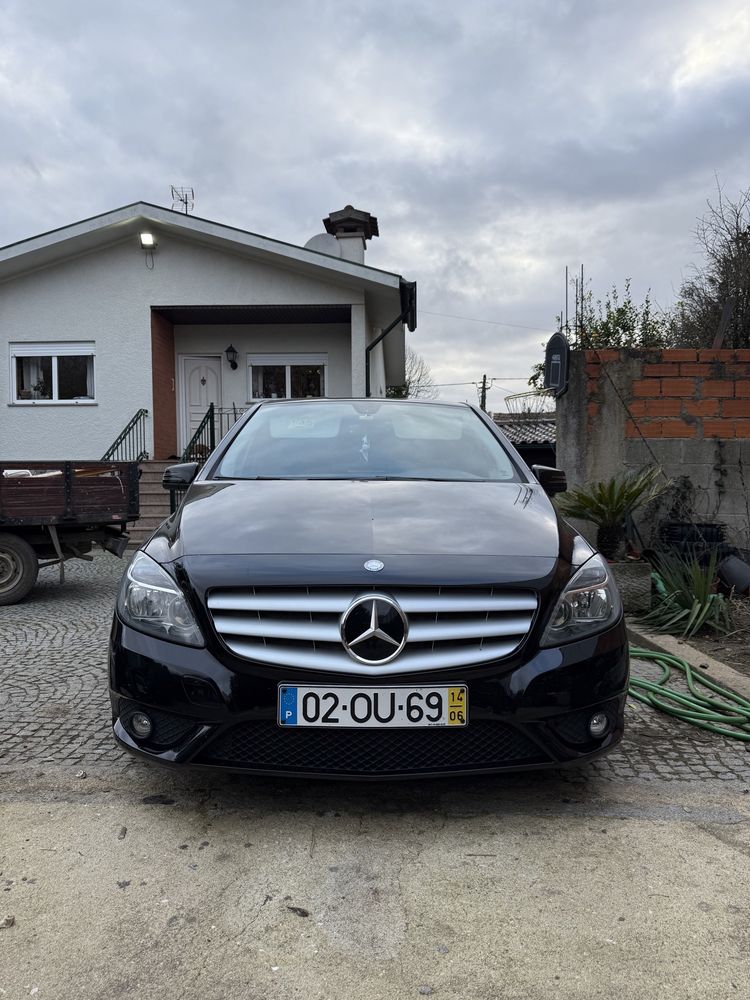 Mercedes-Benz B180